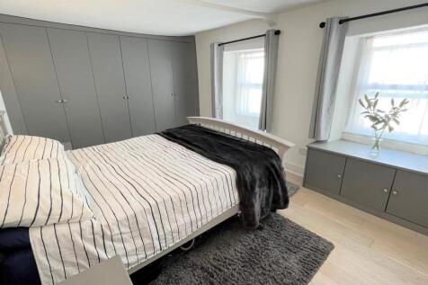 front bedroom.jpg