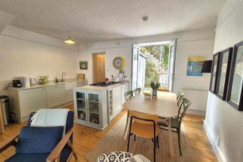 Kitchen dining.jpg