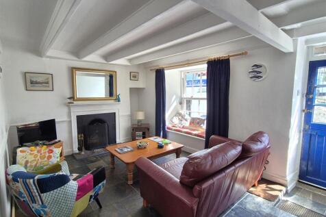 Sitting room (2).JPG