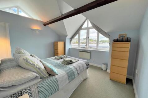 Principal bedroom.JPG