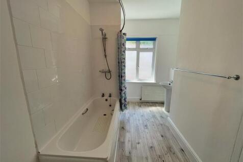 Bathroom.JPG