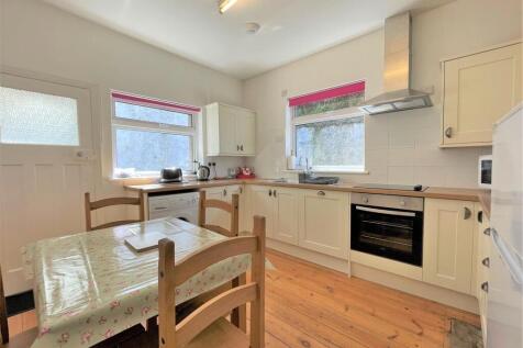 Kitchen 2.JPG
