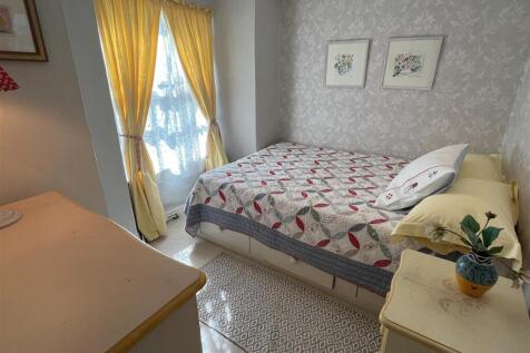bedroom 2.JPG