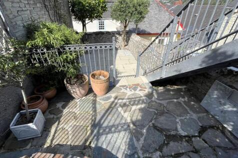 patio and courtyard.JPG