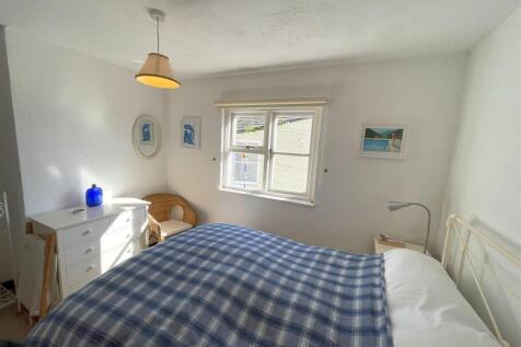 bedroom one 3.jpg