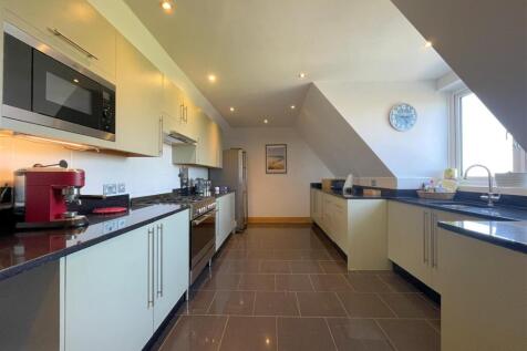 kitchen 2.jpg