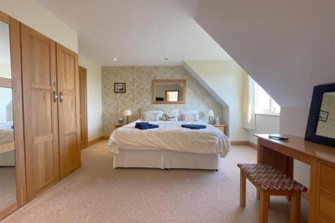 bedroom one 3.jpg