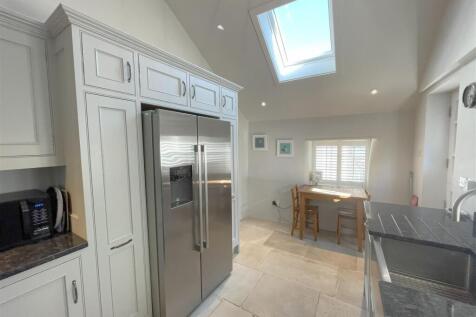 kitchen 2.jpg