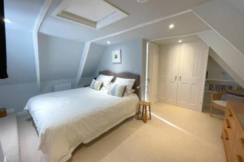 principal bed 2.jpg