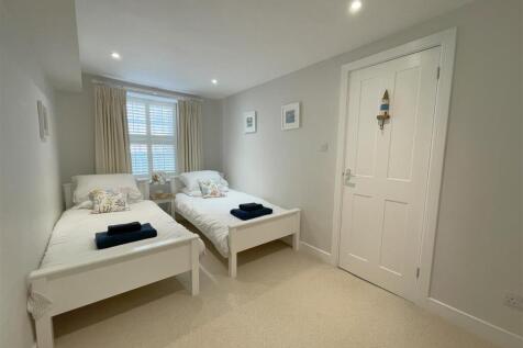 twin room.jpg
