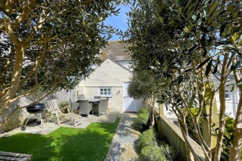 rear garden 3.jpg