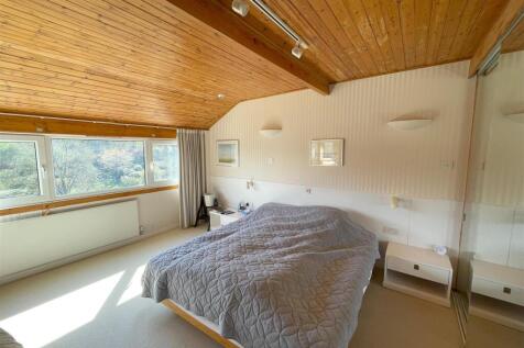 bedroom one 3.jpg