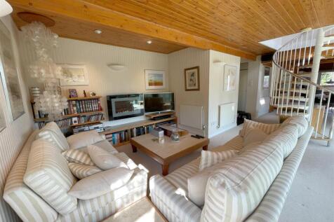 sitting area.jpg