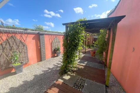 Rear garden 4.jpg