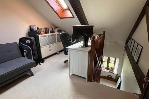 study bedroom 4.JPG