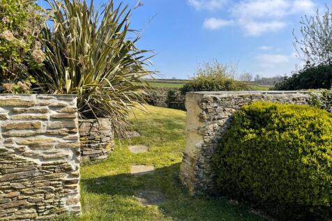 views through to front garden .jpg