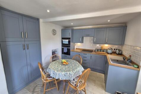 Kitchen dining room