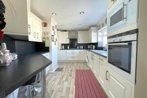 kitchen 2.jpg
