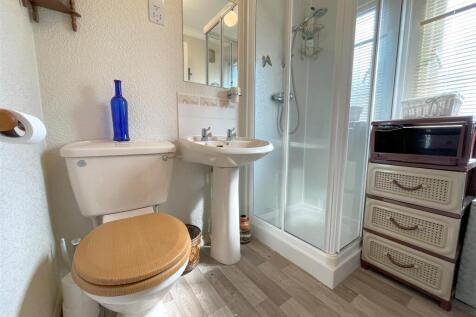 ensuite.jpg
