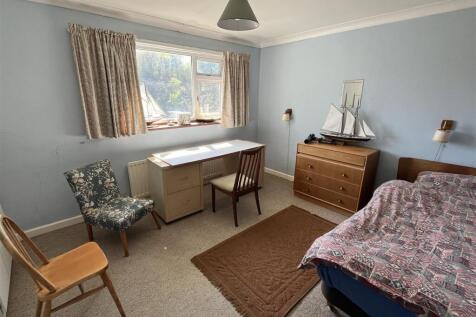 bedroom 2.JPG
