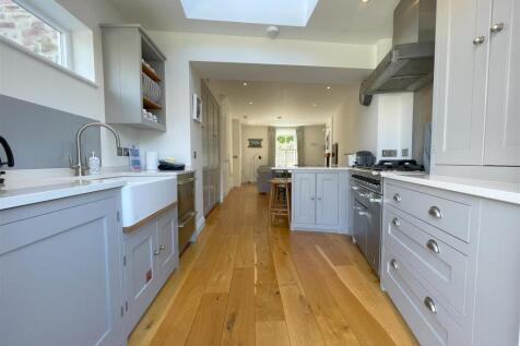 kitchen 2.jpg