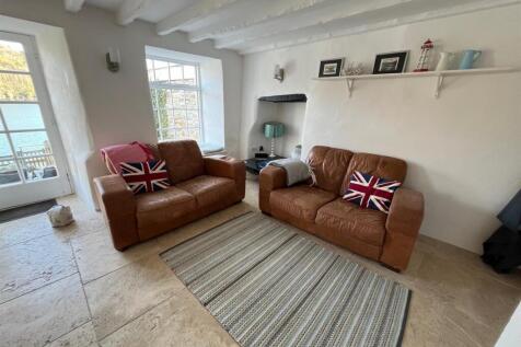 sitting area.jpg