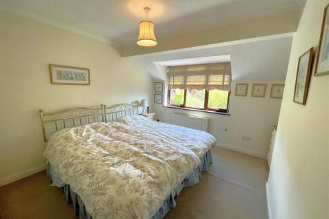 bedroom two (2).JPG