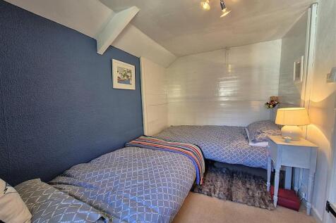 Twin bedroom