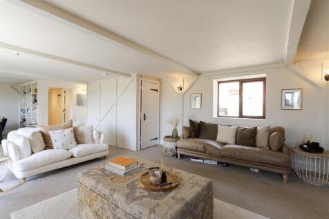 sitting room 3.jpg