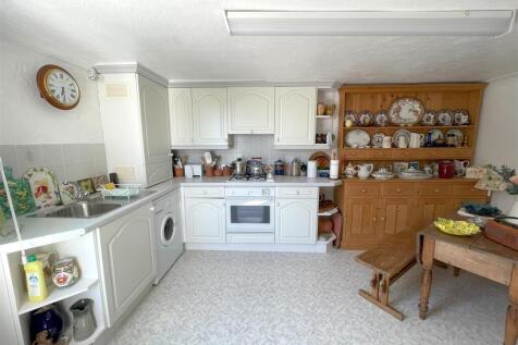 kitchen 2.jpg