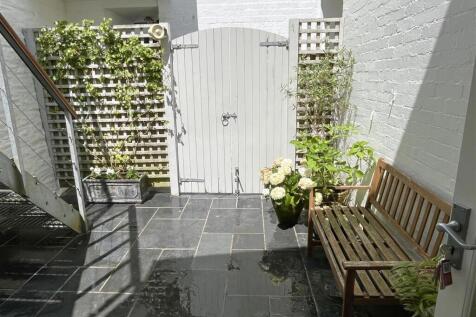 courtyard 2.jpg