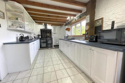 kitchen 2.jpg