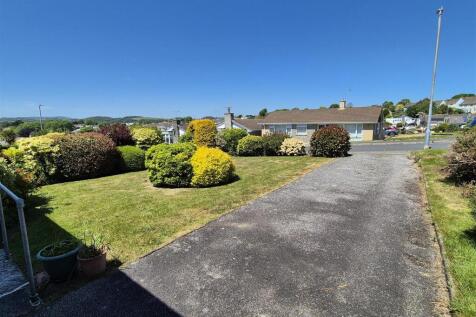 Front garden.jpg