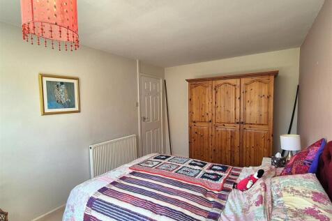 Bedroom 1 (2).jpg