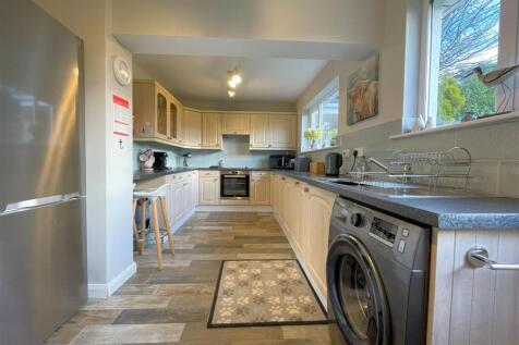 Kitchen 2.jpg