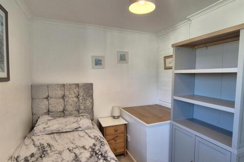 Bedroom 3 (2).jpg