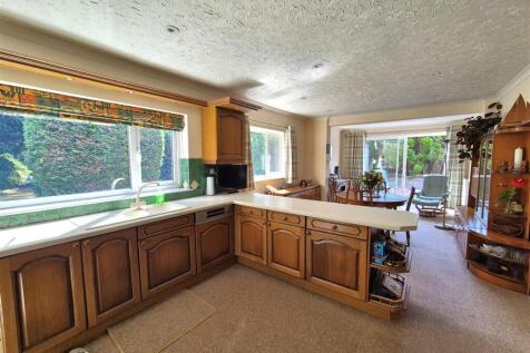 Kitche dining room (2).jpg