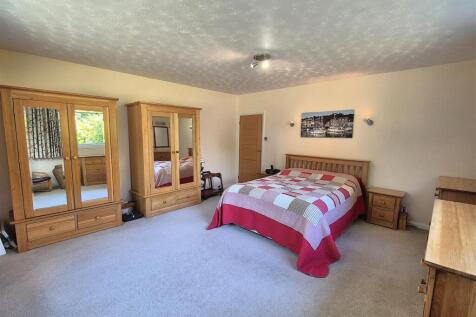 Bedroom 1 (2).jpg