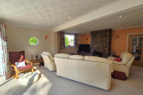 Sitting room (5).jpg