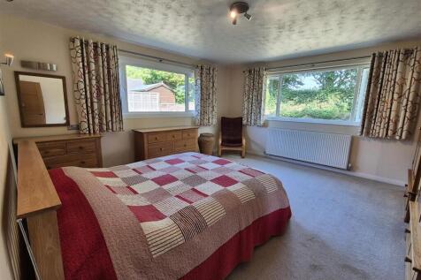 Bedroom 1.jpg