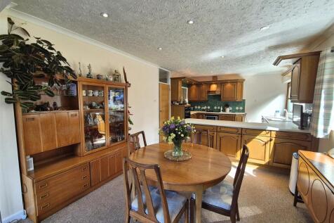 Kitchen dining room (4).jpg