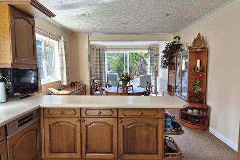 KItchen dining room.jpg