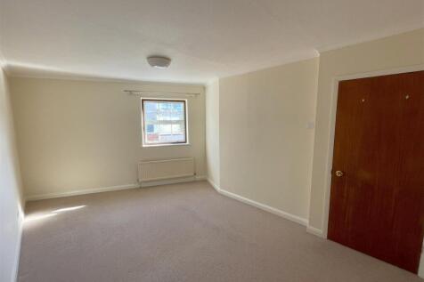bedroom 2 (2).jpg