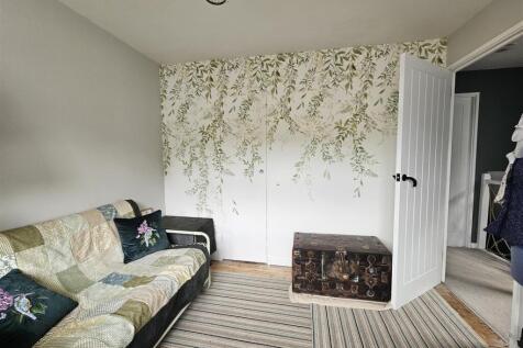 BEDROOM 2 (1).jpg