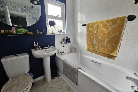 BATHROOM (2).jpg