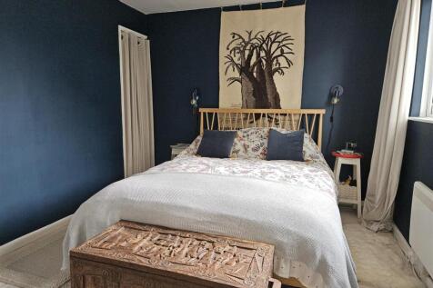MAIN BEDROOM (3).jpg