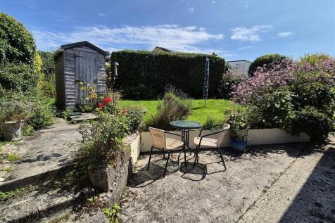 Rear garden with patio.jpg