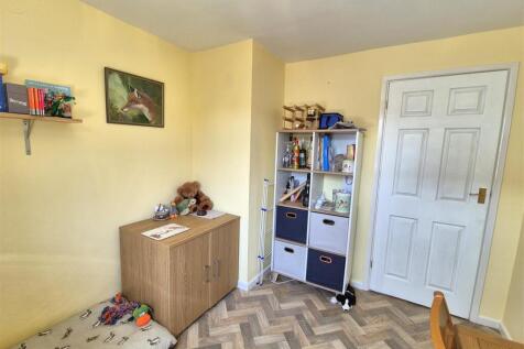 Bedroom 3 Office.jpg