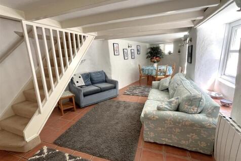 sitting room 2.JPG