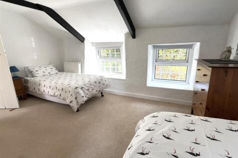 bedroom 2.JPG